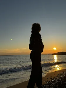 HaleyReedme A walk in the sea 🌊 side ❤️🌅 Pic 3