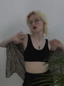 ElizabethHarpper office babe Foto 4