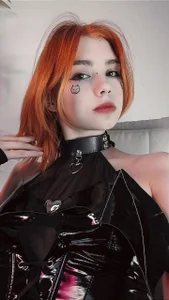 YumikoMoriのLittle Black Witch😁🖤の 3枚の写真