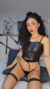 Charlotteblairのdiscovering the sea of ​​your desires is my pleasureの枚の写真