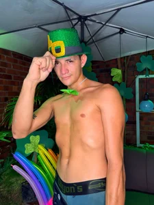 Dylan_awa Happy Month🍀🕺 Billede 3