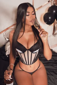 chloe_sullivannn kullanıcısının Birthday Girl💗 albümü -  2 fotoğraf