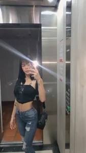 Abusive_cousinの👅の 2枚の写真