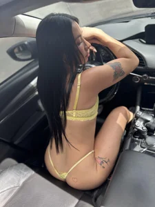 lilyy_evanss Sexy in the car Poză