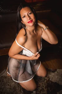 “Just imagine my hands where you like to feel them the most…” de Aisha_Nowak  photos