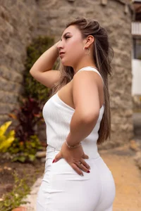 RubbyTaylor I look beautiful in white, don't I? 사진