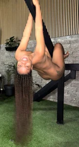 genesis_moretz A smile… and a little danger🫦🍑 Εικόνα 8