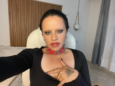 DominATrix od Alaska_deluxe  4 snímek