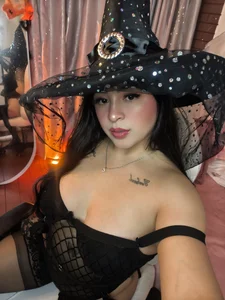 sunshine_maddy My first Halloween here Billede 2