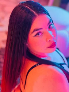 I am a beautiful, sensitive and soft-hearted girl.💜 od liany_taylor  7 snímek