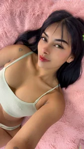 Rubi08_Do you like how the green looks on me? 💚 Bild 2