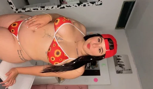 Mia-loved Public Pic