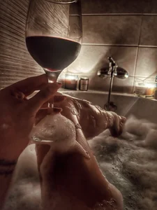 AnnastasiaMills Relaxing time 🍷 Pic 2