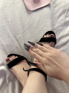 AlysonHuxley_ Nails Pic 5