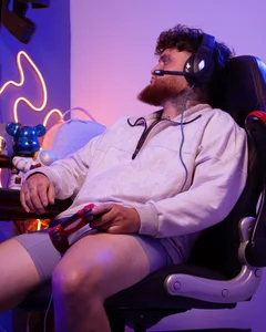 Control in My Hands 🕹️😈 de Ragnar_Larssen  photos