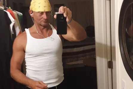 Sluttycouple2408 Fun sexy hot loving couple  2টি ছবি