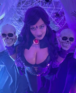 Elise-Leyton Happy halloween 2025 Pic 6