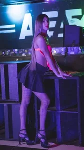 victoria_aleia_ neon party 💚💚 Pic