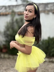 EmiGomez_ 👑 When Beauty drops her dress... the magic begins зображення 4