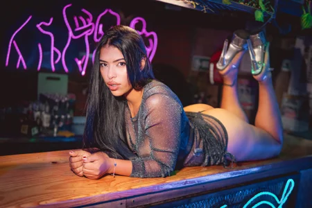 Neon Queen 💜 od RiriiBrunette__  3 snímek