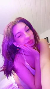 zoe-moreau Are so cold.... but im super hot Bilde 2