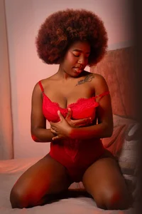 TiffanyEbony_ Public Pic 2