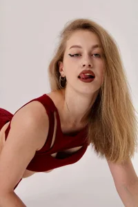 They say red suits my face de SeasonGround  5 Imagens