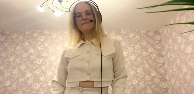 ElmiraGildea my dress is very sexy Pic 2