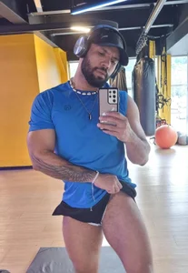 gym time od anthonylatynxd  2 snímek