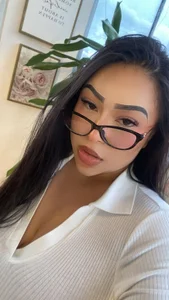 Zoey_thompson "I don’t just type... I tease 🖤📠 Pic 2