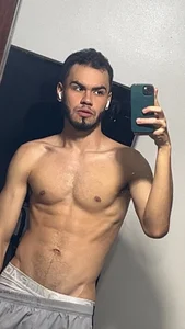 RyanMira: Public ( 5 фото)