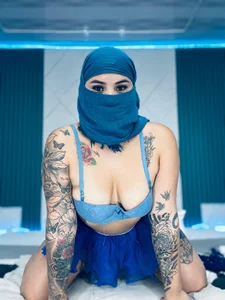 Nayla-Mouna Blue is the color of the sea and heaven Foto 8