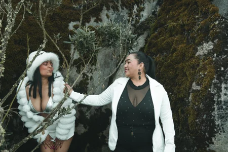 Karina_Mendoza The landscape is beautiful, but the focus is down here. 😉🌠🫦 Pic 8