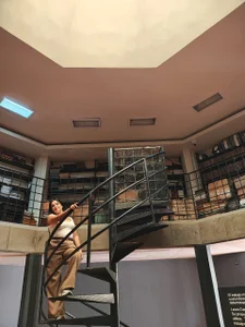 taylor_bennet Beautiful museum Pic 3