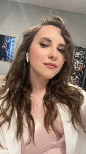 QuyenOlson Public Pic 5