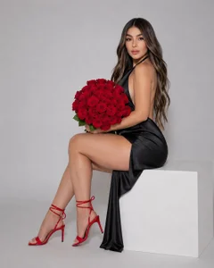 “Elegance that blooms 🌹” de Holly_Brensonexx_ Foto 4