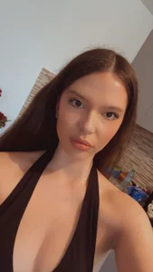 isabella_cross Public Pic 3
