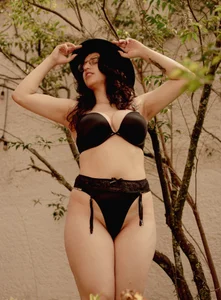 Hi :) 🖤 od victoria_camm  5 snímek