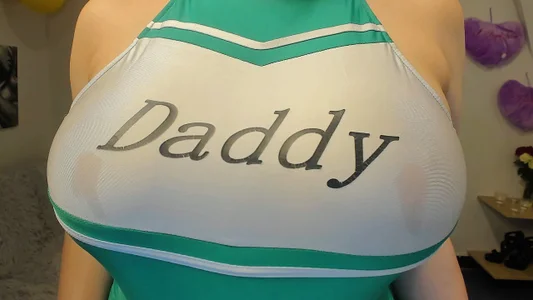 TinniAngelのdaddy's girl ( so huge boobs)の 4枚の写真