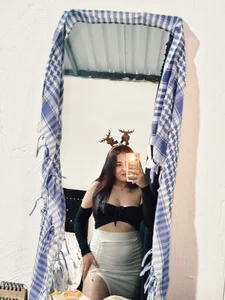 SweatedDelacroix Public Foto 3