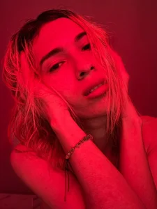 LarryCraft 🔴🔥 When the lights turn red, imagination ignites and temptation becomes irresistible… 😈 Pic 2