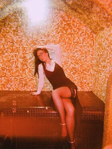 YourTemptation_ Any guesses where I am? 圖片