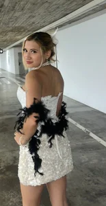 LizaSlutty Little party never k*ll nobody Pic