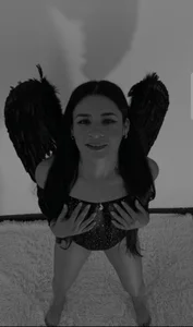 hanna_mils sensual Pic