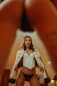 AilishBenson First photos of the year!⭐ Pic 4