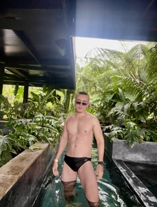 adam-rivera HOT POOL 🔞😈 Foto 4