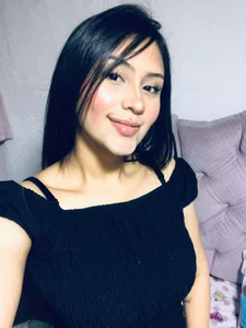 lilithdivinee How about red on skin? 😏😈 Foto