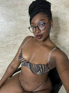 YallianaBrooks Charm 🔥 Pic 2