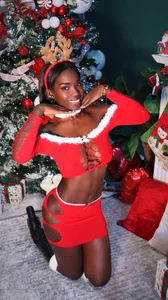 SamHill_1 Merry Christmas 2025 🎄 Pic 3