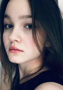 MichelleRoux Alluring mystery👄😉  9টি ছবি